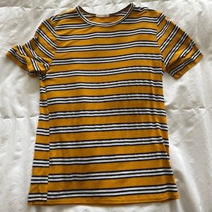 ❌SOLD❌ Yellow Striped Tshirt